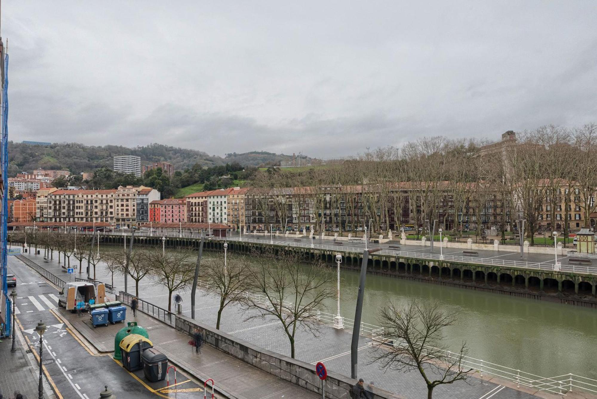 Piso Senorial Con Vistas A La Ria Appartement Bilbao Buitenkant foto
